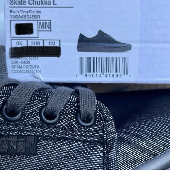 Vans Men’s Skate Chukka Low
Black/Grey/Denim
VN0A4BX45BR
Sneakers - Picture 16 of 16